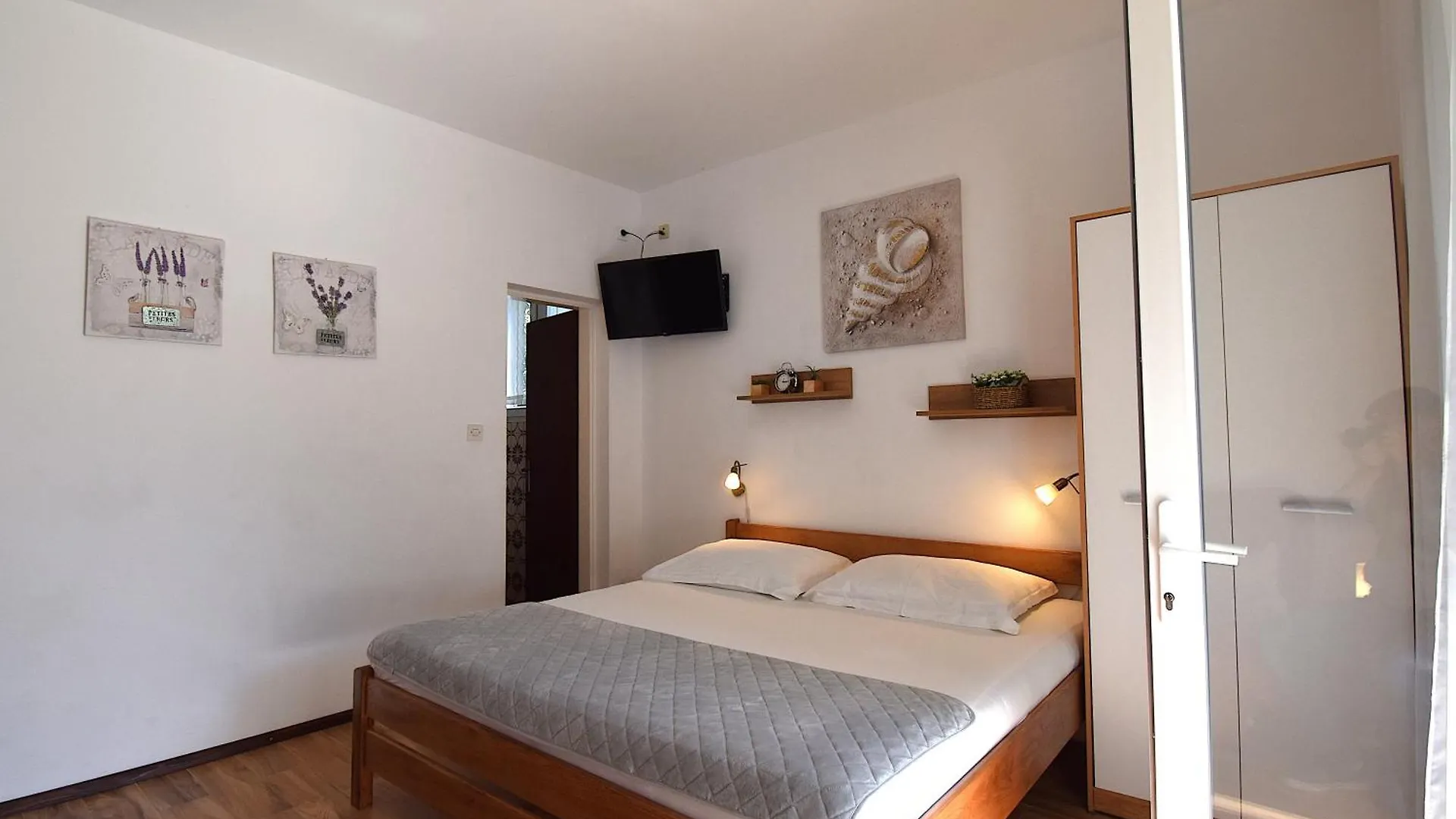 Apartments Zenko Rab Town